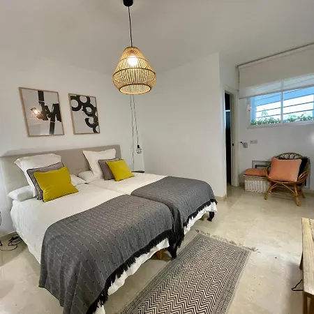 Guadalmina Beach Holidays Apartment, Marbella